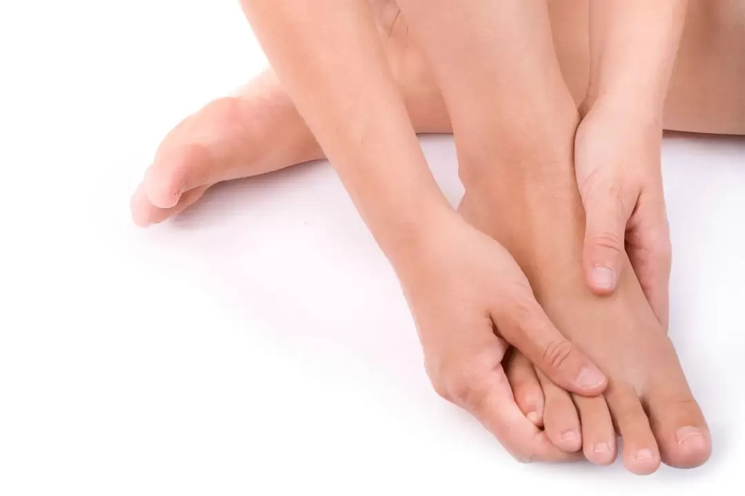 Hondro Sol Valgus Spray gegen Hallux Valgus einreiben